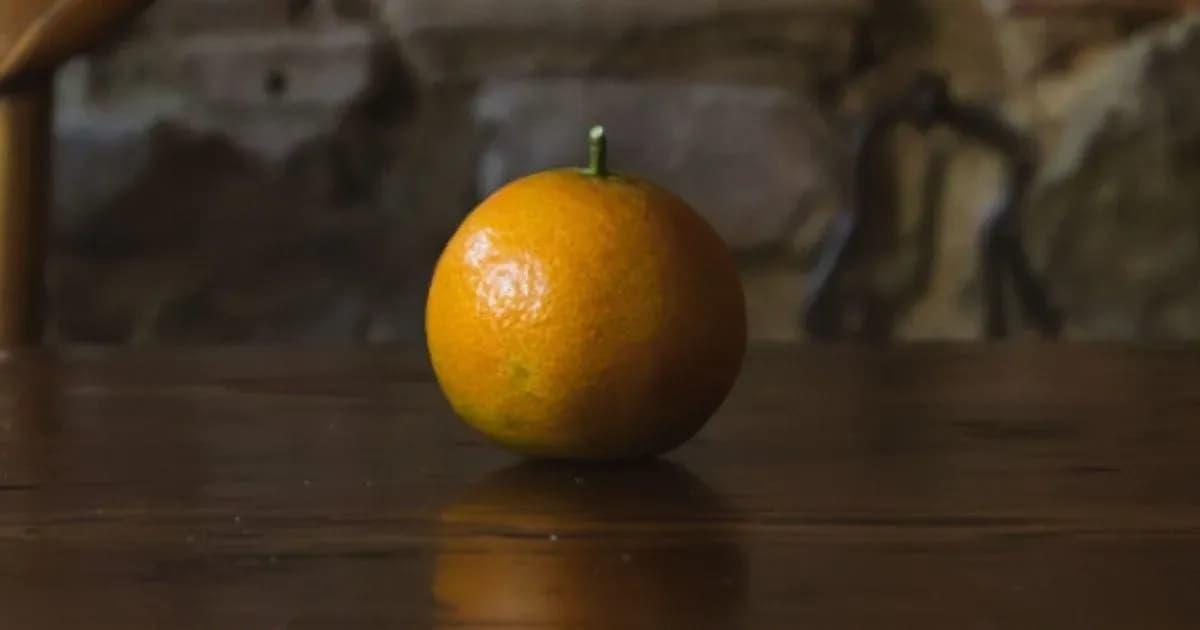 Una naranja. 